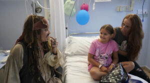 Johnny Depp Dressed As Jack Sparrow Surprises Children In Hospital