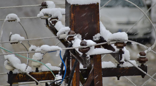 Lineworkers' Heartwarming Gesture Brings Smiles To Veterans After Ice Storm