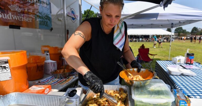A bucket of crispy wings from the R Bar at last year's event.