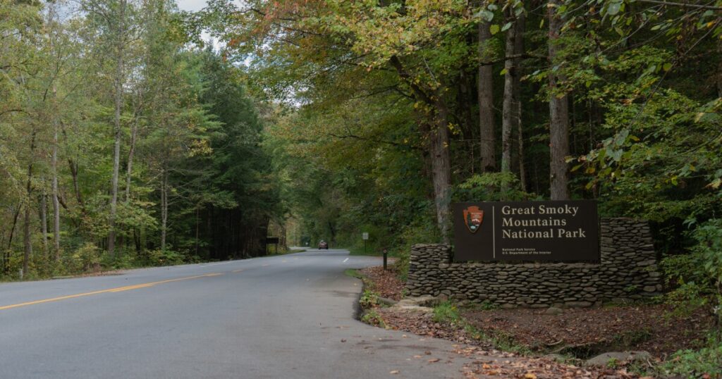 Despite federal shutdown, local and state funds keep Great Smoky Mountains National Park open
