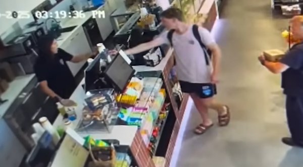 Teen’s Act Of Honesty After Finding $3,500 Has The Whole Internet Cheering