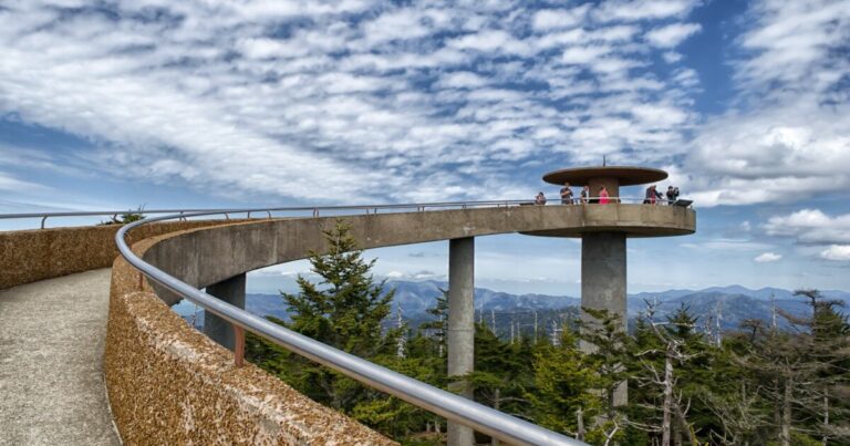 As government shutdown drags on, locals pay to keep Great Smokies open through early January