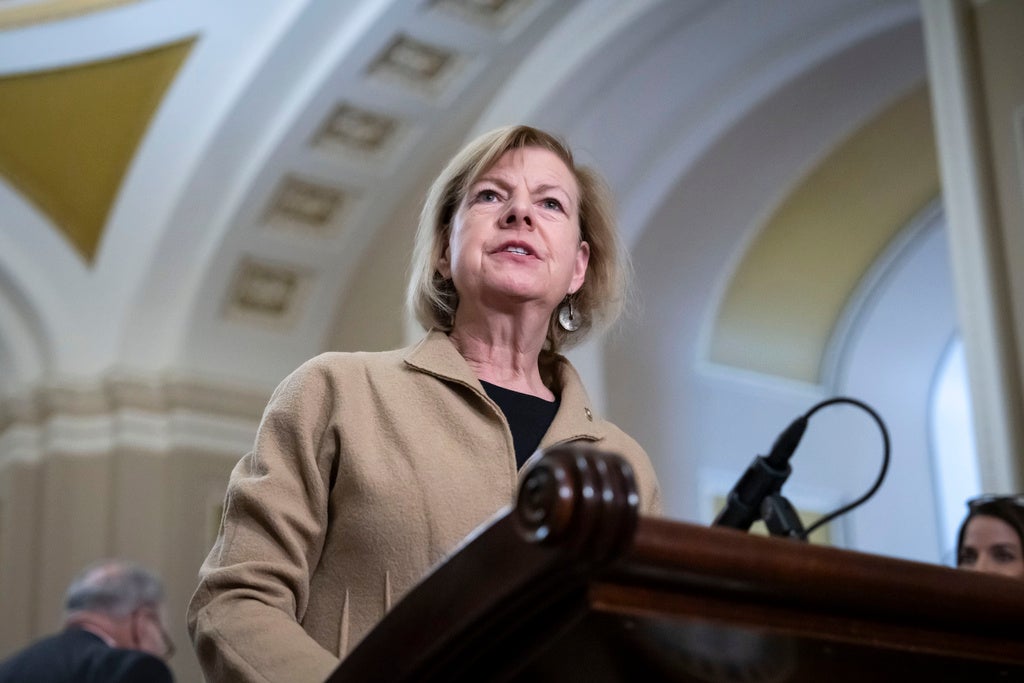 Sen. Tammy Baldwin urges the president and House speaker to negotiate as government shutdown continues