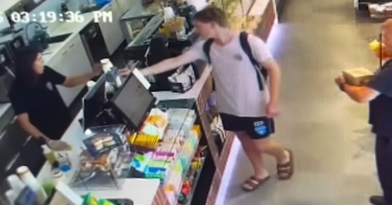 teen returns cash gold coast