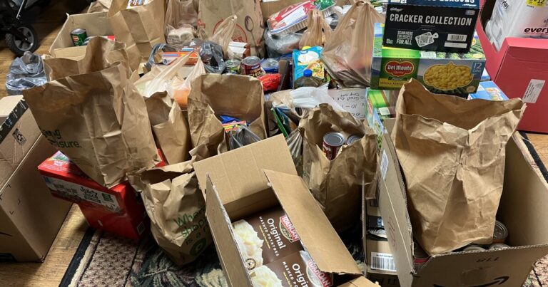 Athenians helping Athenians: neighborhood raises 7,000 meals