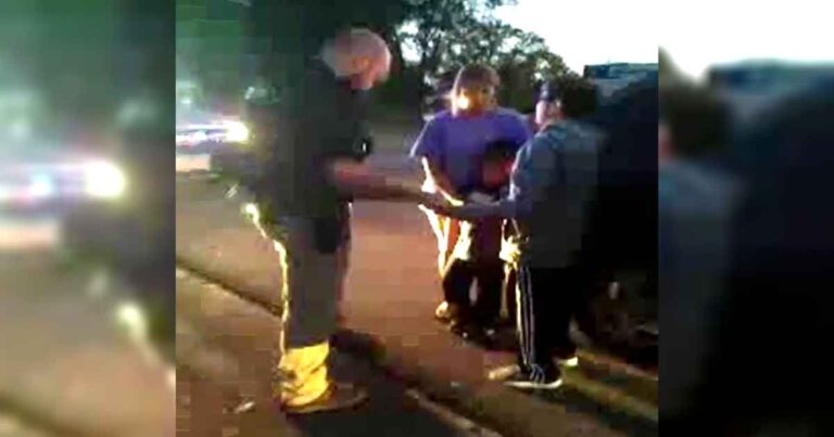 boy-prays-with-police-officer-2