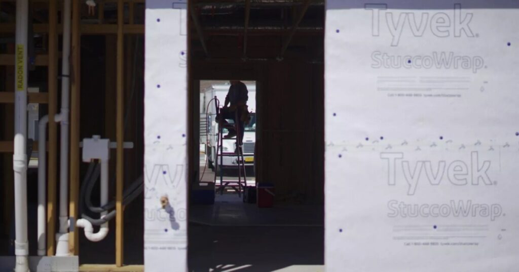 Falta de infraestructura es un obstáculo para la vivienda en muchas comunidades tribales