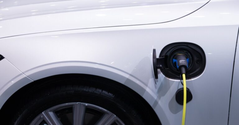 New report finds some Mountain West states are gaining ground on electric vehicles