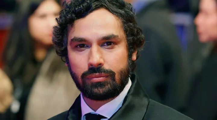 Big Bang Theory Star Secretly Pays Off Strangers' Medical Bills On GoFundMe