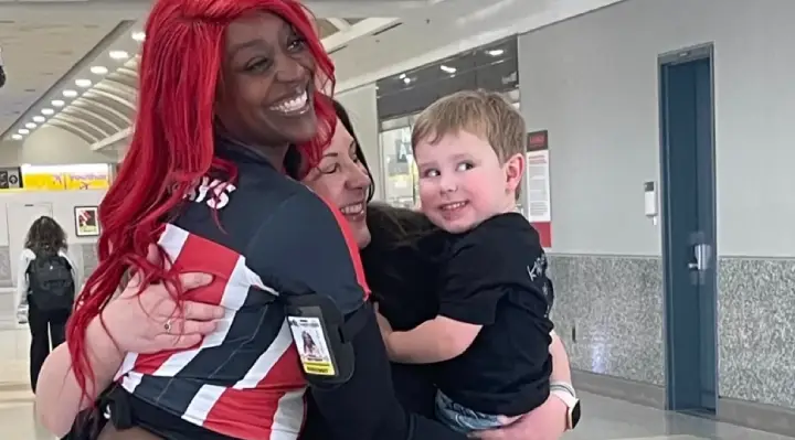 Waitress Helps Overwhelmed Mom At Airport — Days Later, She Gets The Shock Of Her Life
