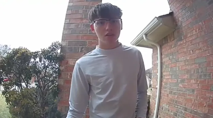 Volunteer Delivery Driver Arrives Just In Time To Save Woman’s Life