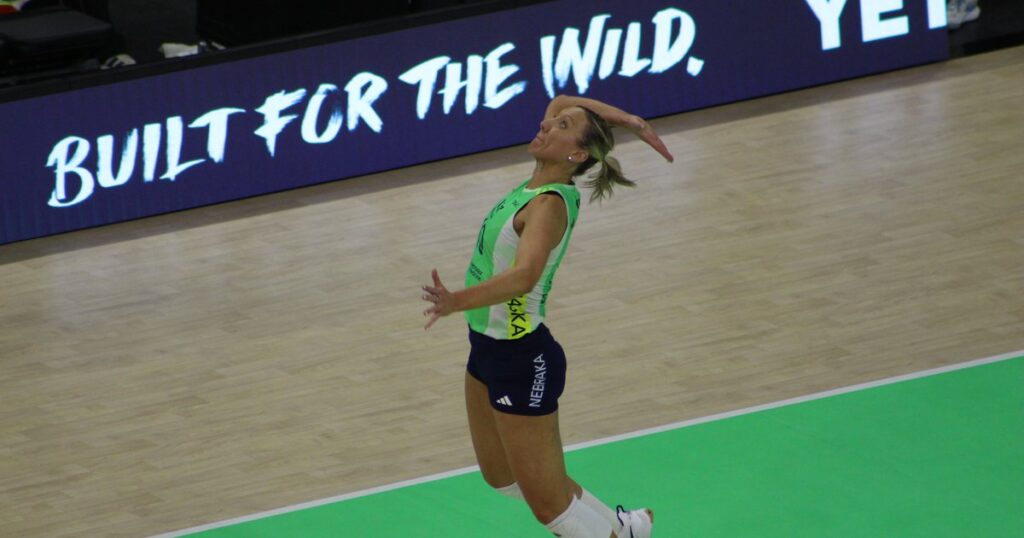 Tough loss marks end of Jordan Larson's career in Nebraska