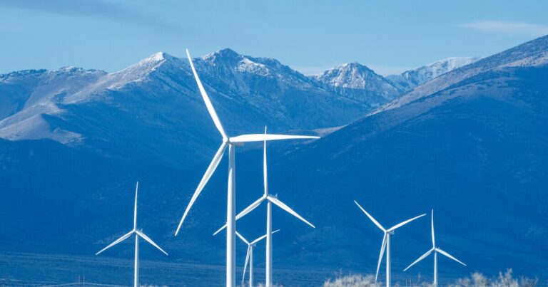 Bar chart showing U.S. electricity generation from wind and solar increasing steadily from 2016 to 2025, with wind consistently higher but solar growing rapidly over time.