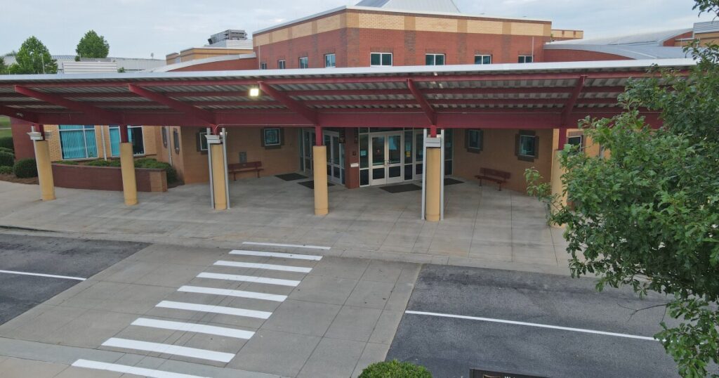 Middle school student arrested following bomb threat