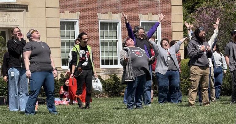 UNL students, faculty scream out stress for library event