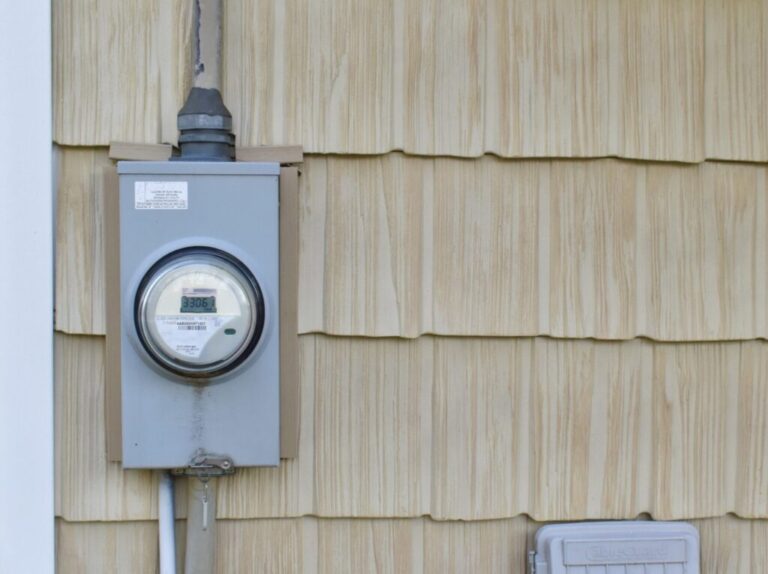 After facing costly heating bills this winter, a new report says consumers shouldn’t expect relief for the summer months, as electric prices and temperatures continue to rise. (Photo by Dave Cummings/New Hampshire Bulletin)