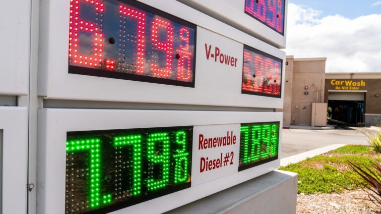 War With Iran Drives Gas Prices, Strains Americans as Costs Surge