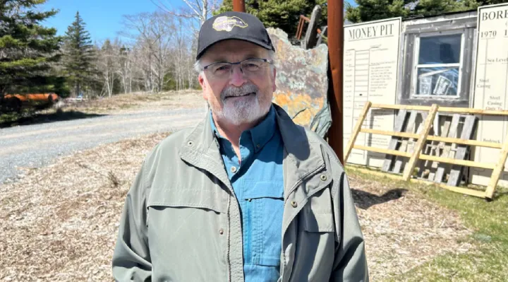 Tourist’s Warning Leads to Life-Saving Cancer Diagnosis for Tour Guide