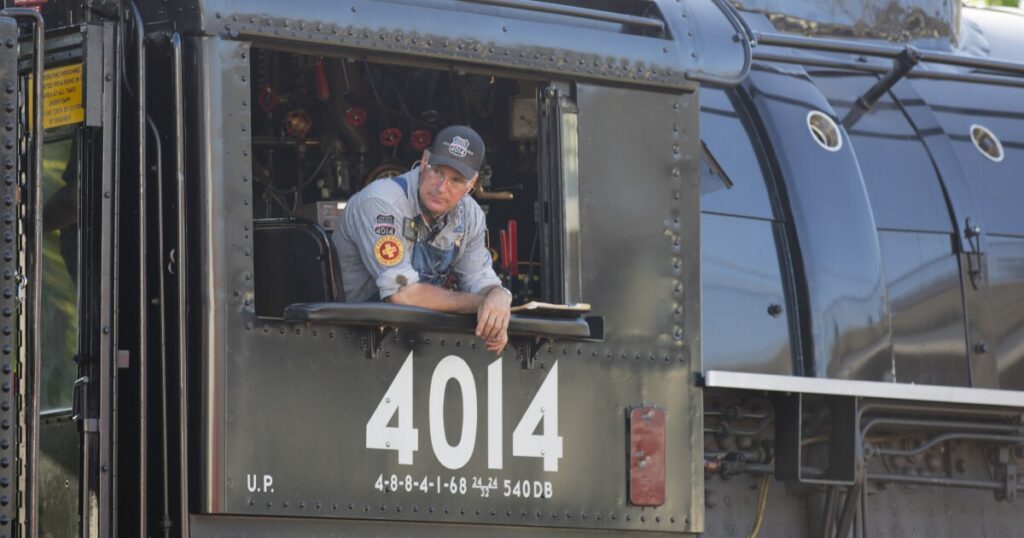 Thousands of people cheered for the arrival of Big Boy 4014 in Owego, New York, on Friday morning.