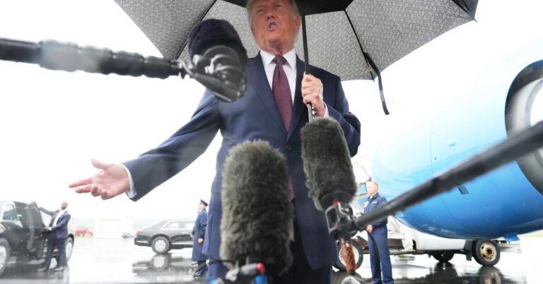 Trump shifts focus to economy in Allentown-area appearance