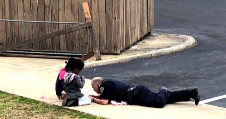 officer-plays-with-kids-2