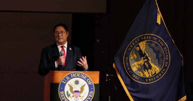 Flood discusses ICE body cameras, Trump and housing during Lincoln town hall