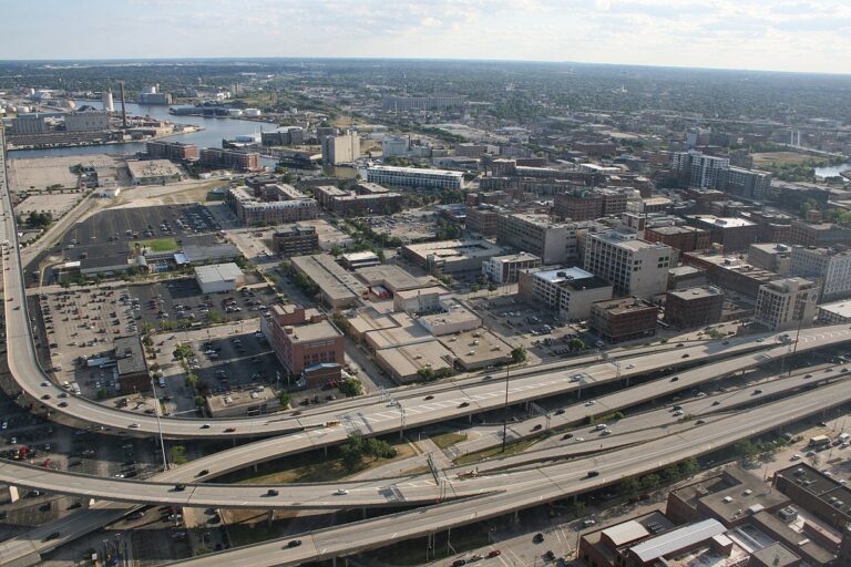 Milwaukee mayor does not support removing I-794 Lake Interchange