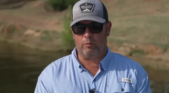 Off-Duty Firefighter Hears Desperate Cries and Saves Three Children Trapped Beneath Overturned Boat