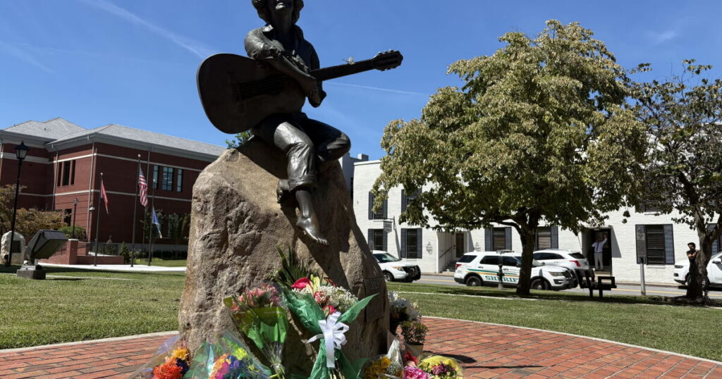After Dolly Parton’s death, her hometown mourns