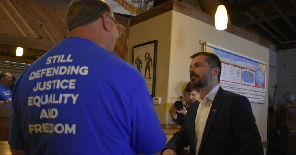 Pete Buttigieg and Teresa Benitez-Thompson talk to veterans in Reno