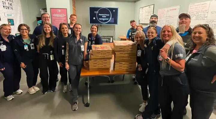 Pizza Place Got a $300 Order. When the Owner Realized It Was a Prank, He Donated the Pizzas to a Local Hospital