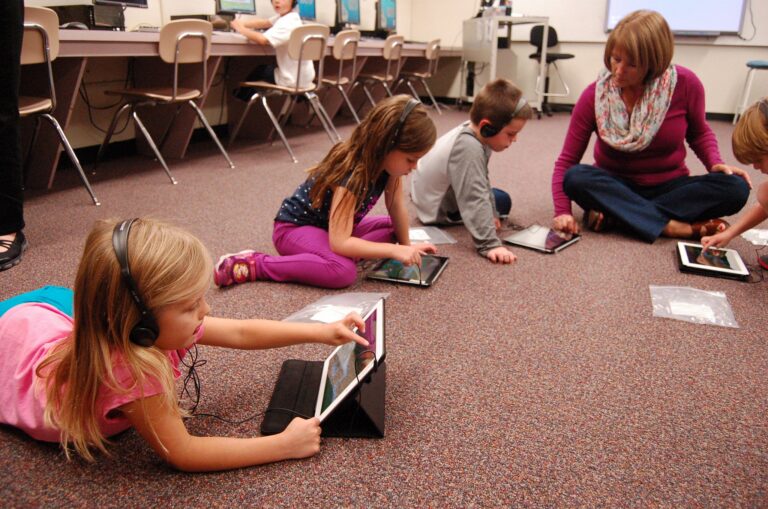 Legislation proposes screen-free Wisconsin classrooms until 3rd grade