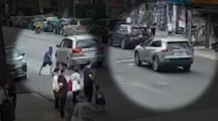 Off-Duty NYPD Officer Saves Unconscious Driver and Prevents Potential Tragedy