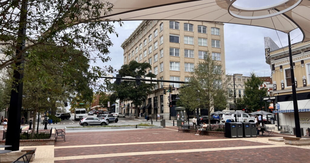 New street vendor ordinance, public camping among issues up for vote in Tuesday’s Mayor and Commission meeting