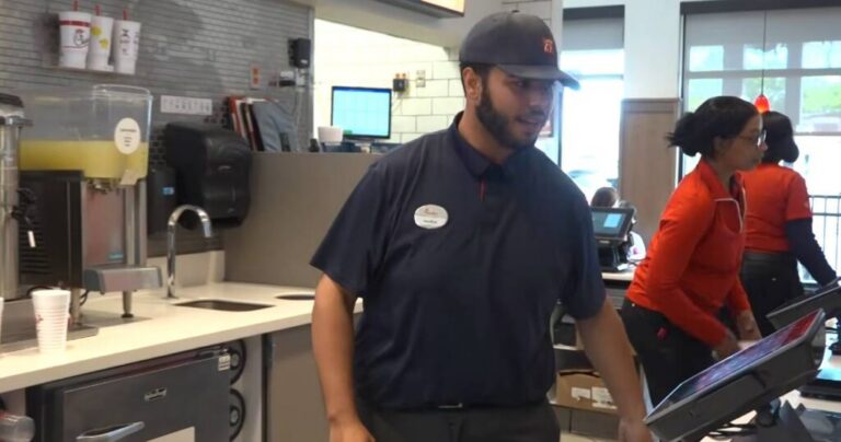 chick fil a employee returns money jaydon cintron