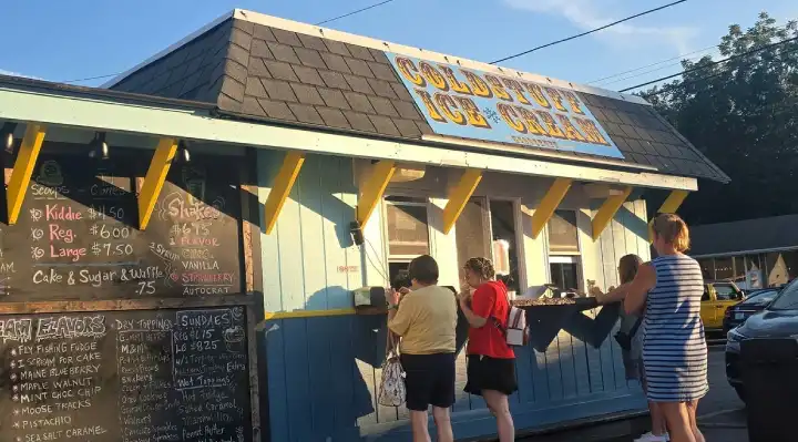 Ice Cream Shop Goes Viral After Owner Defends Teen Employees